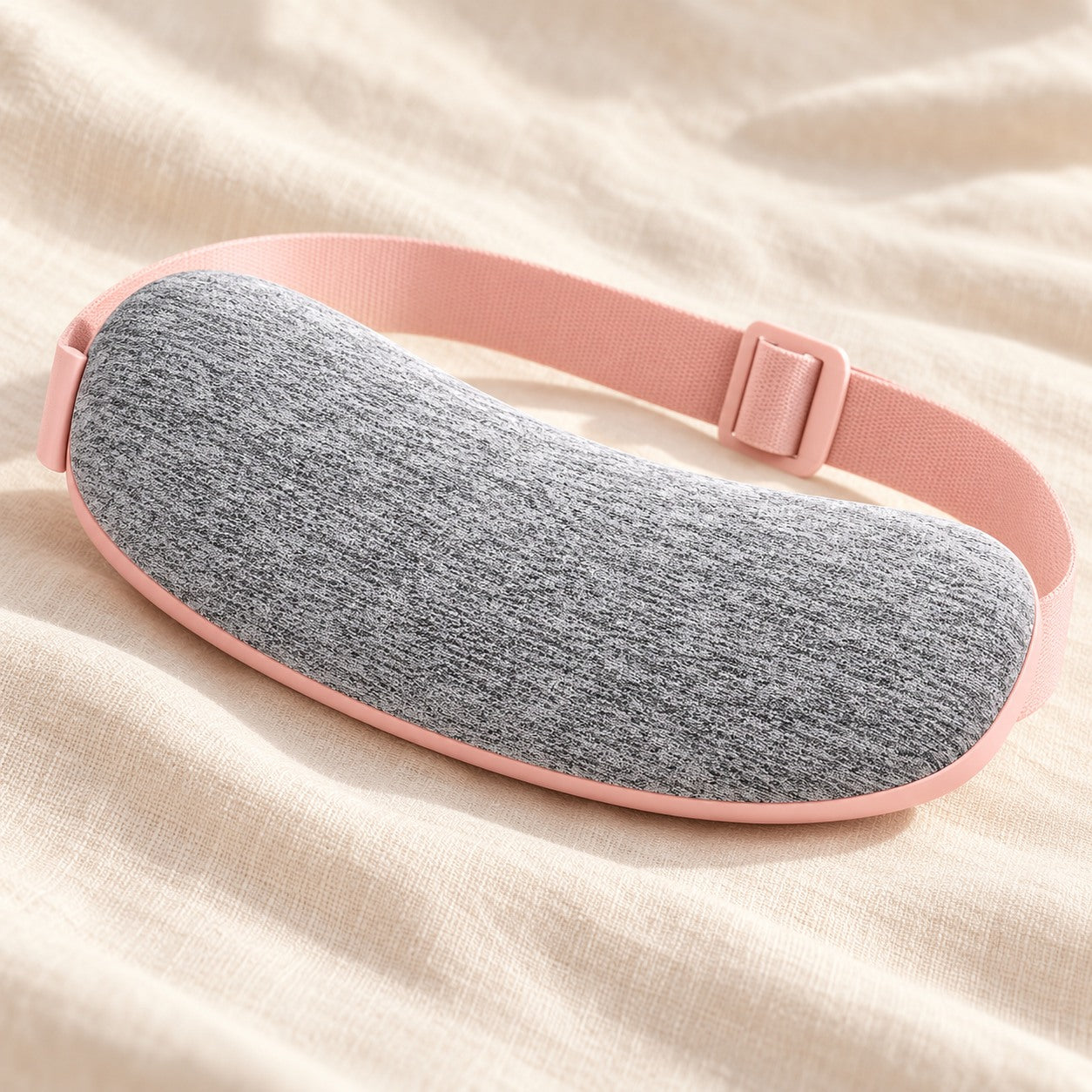 Grey fabric inner face of the Mooni front pad and its pink adjustable strap